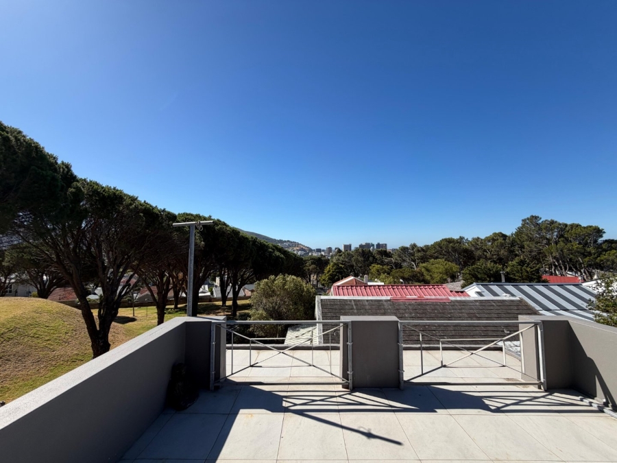 6 Bedroom Property for Sale in Vredehoek Western Cape